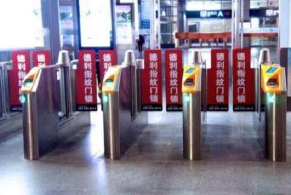 高鐵門禁門閘廣告貼